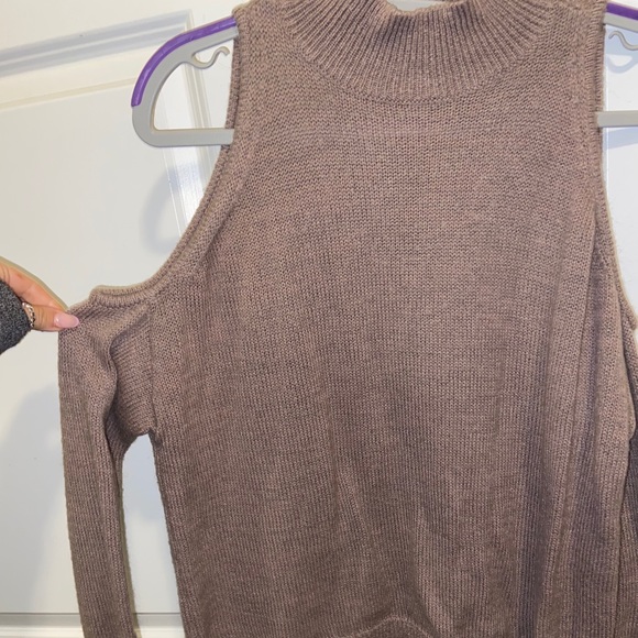 Brown high neck shoulders cut out sweater - Picture 2 of 3